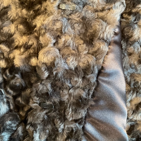 Terri Lewis brown cape - Picture 12 of 12